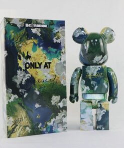 Gấu bearbrick 400% in hình địa cầu