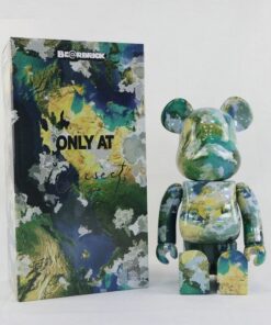 Gấu bearbrick 400% in hình địa cầu