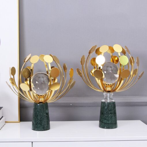 Mô hình quả cầu pha lê trang trí kệ tivi Mô hình quả cầu pha lê trang trí kệ tivi