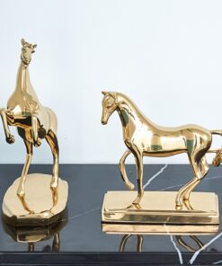 Ngựa hí bằng đồng trang trí kệ tivi phòng khách