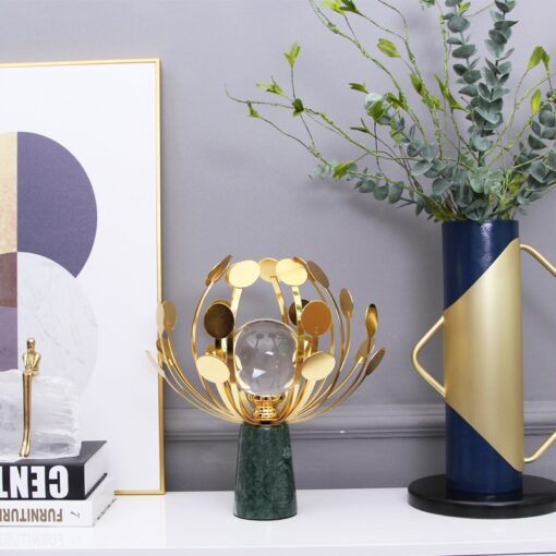 qua cau pha le trang tri phong khach sang tron Mô hình quả cầu pha lê trang trí kệ tivi