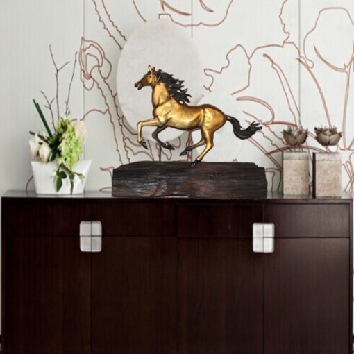 qua tang doanh nghiep tuong ngua bang dong Tượng ngựa phong thủy đế gỗ