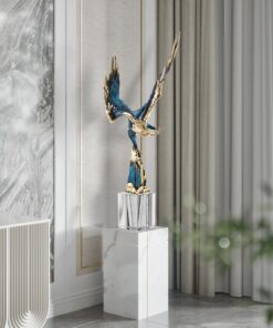 Tượng đại bàng tung cánh