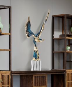 Tượng đại bàng tung cánh