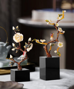 Cành hoa mẫu đơn để bàn