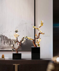 Cành hoa mẫu đơn để bàn