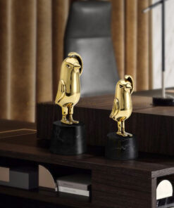 Chim cánh cụt dễ thương để bàn