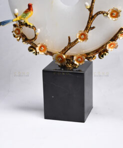 Chim khuyên đậu cành mai