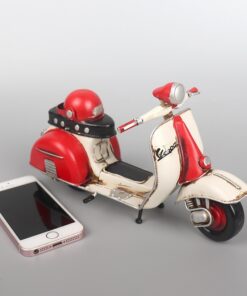 cua hang ban xe vespa co trang tri phong khach