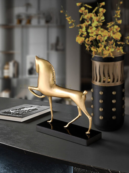 ngua ma dao thanh cong 2 Tượng ngựa nghệ thuật