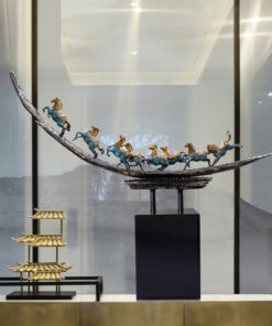 Tượng bát mã truy phong bằng đồng