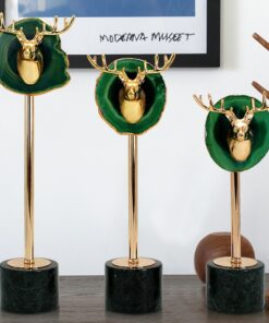 Đầu hươu trang trí phòng khách