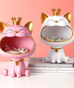 Mèo há miệng đựng kẹo