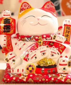 Mèo may mắn bày cửa hàng kinh doanh