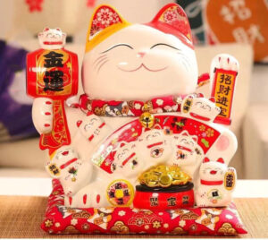 Mèo may mắn bày cửa hàng kinh doanh