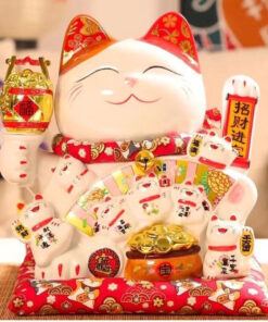 Mèo may mắn bày cửa hàng kinh doanh