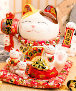 Mèo may mắn bày cửa hàng kinh doanh