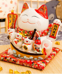 Mèo may mắn bày cửa hàng kinh doanh