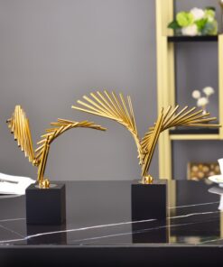 Mô hình dang đôi cánh và bay