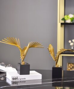 Mô hình dang đôi cánh và bay