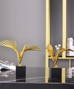 Mô hình dang đôi cánh và bay