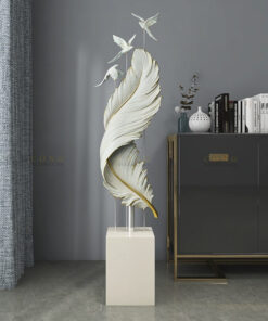 Mô hình chiếc lông vũ lớn để sàn