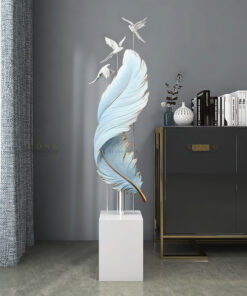Mô hình chiếc lông vũ lớn để sàn