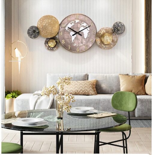 tranh dong ho qua dia cau 8-min Đồng hồ treo tường quả địa cầu