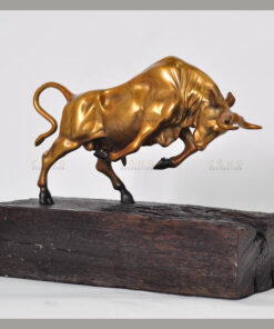 Tượng bò tót bằng đồng để bàn làm việc