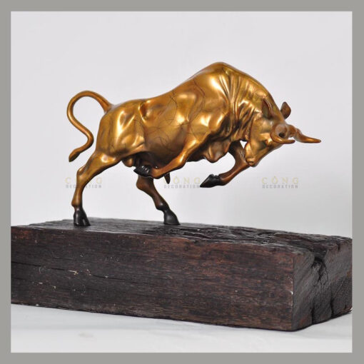 tuong-bo-tot 1 Tượng bò tót bằng đồng để bàn làm việc