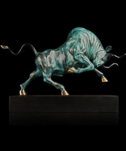 Tượng bò tót bằng đồng nguyên chất