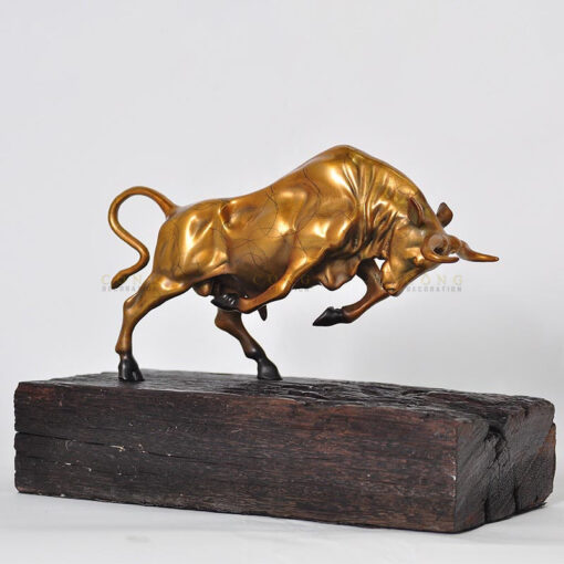 tuong-bo-tot 2 Tượng bò tót để bàn làm việc