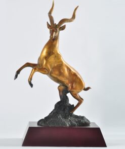 Tượng dê trên núi