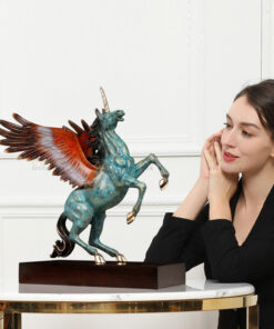 Tượng ngựa thần có cánh