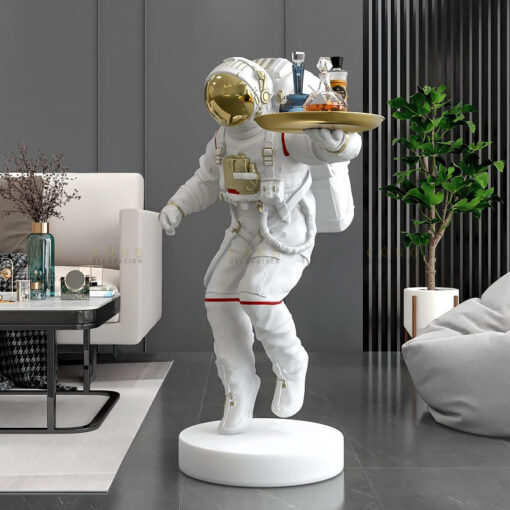 tuong-phi-hanh-gia 3 Tượng phi hành gia bưng khay