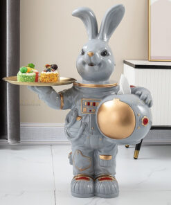 Thỏ phi hành gia bưng khay