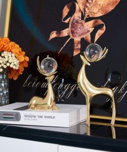 Cặp hươu đồng gắn quả cầu pha lê