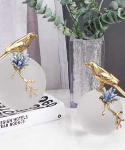 Chim hót trên đá trang trí kệ tivi