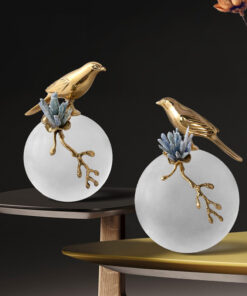 Chim hót trên đá trang trí kệ tivi