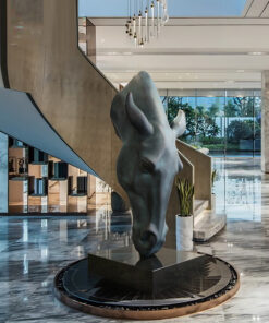 Đầu ngựa nghệ thuật decor sảnh khách sạn