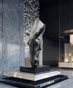 Đầu ngựa nghệ thuật decor sảnh khách sạn