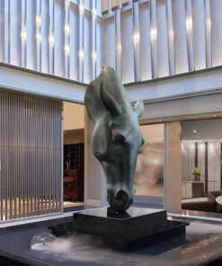 Đầu ngựa nghệ thuật decor sảnh khách sạn