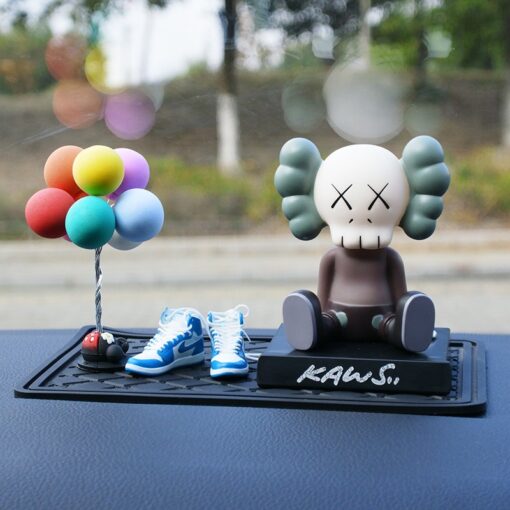 Gấu KAWS xinh xắn trang trí oto Gấu KAWS xinh xắn trang trí oto