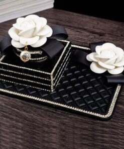 Hộp nước hoa, hoa trà Camelia trang trí oto