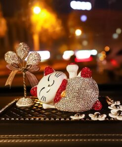 Mèo may mán vẫy tay trang trí ô tô