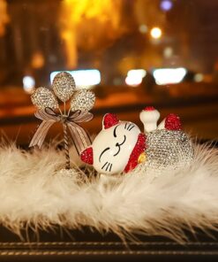 Mèo may mán vẫy tay trang trí ô tô