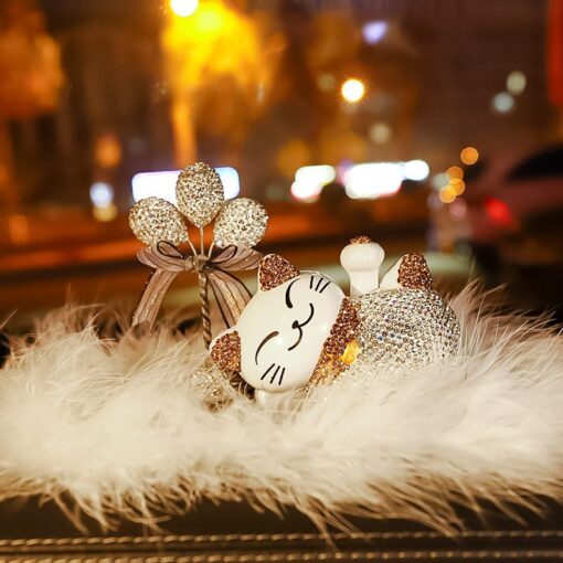 meo-may-man-vay-tay-de-o-to 9 Mèo may mán vẫy tay trang trí ô tô