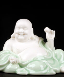 Tượng phật di lặc để xe ô tô mang lại may mắn