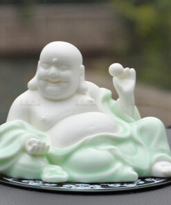 Tượng phật di lặc để xe ô tô mang lại may mắn