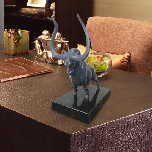 tuong-bo-tot-sung-dai 3 Tượng bò tót sừng dài trang trí